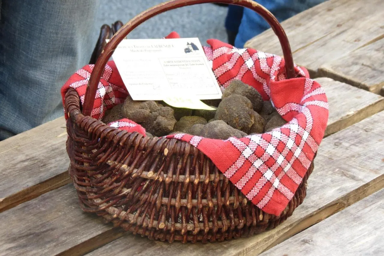 A Deux Pas De St Cirq Lapopie , Gite Des Murets De L'Isa Esclauzels